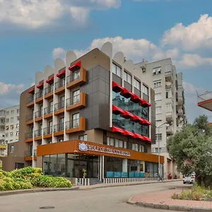 Otel Wolf Of The City & Spa